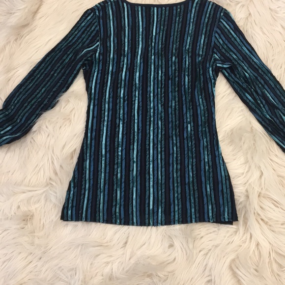 Blue and black blouse - Picture 3 of 3